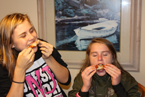 girls-enjoying-wings-britt-jessica